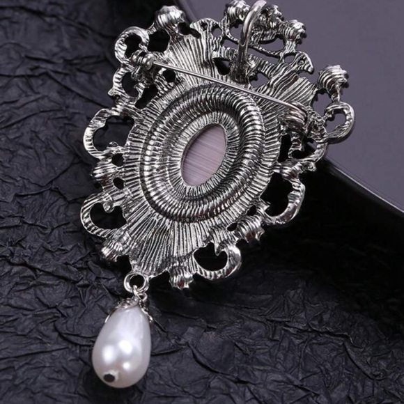 Vintage Style With Faux Pink Gemstone Inlay - Faux Pearl, Palace Brooch, Pin - Picture 3 of 7